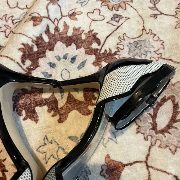 CALVIN KLEIN BLACK AND WHITE PUMPS LIKE NEW SZ 10M - Picture 8 of 9